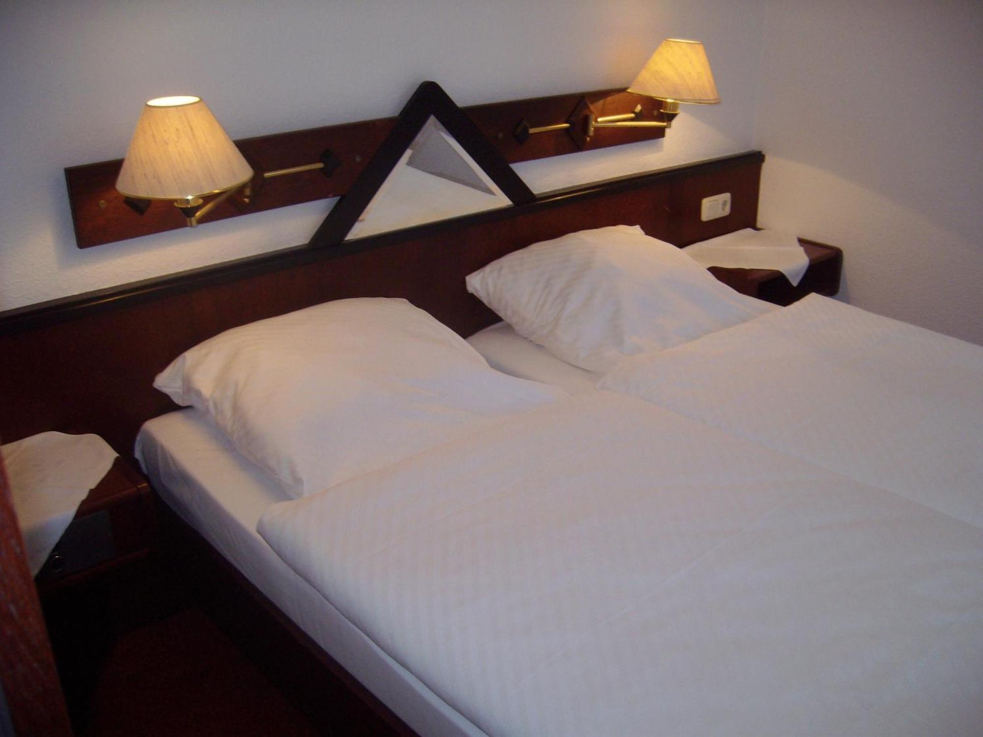 Hotel Am Bahnhof Stendal Ngoại thất bức ảnh
