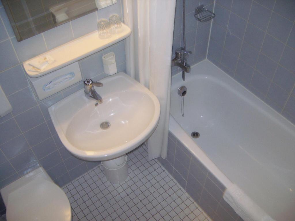 Hotel Am Bahnhof Stendal Phòng bức ảnh